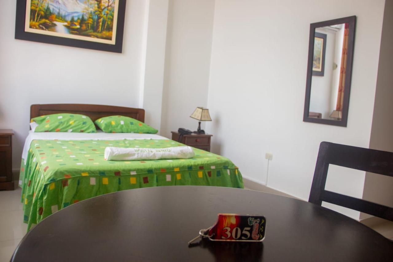 Hospedaje Renzo Tarapoto Esterno foto