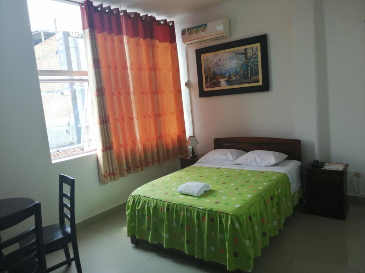 Hospedaje Renzo Tarapoto Esterno foto
