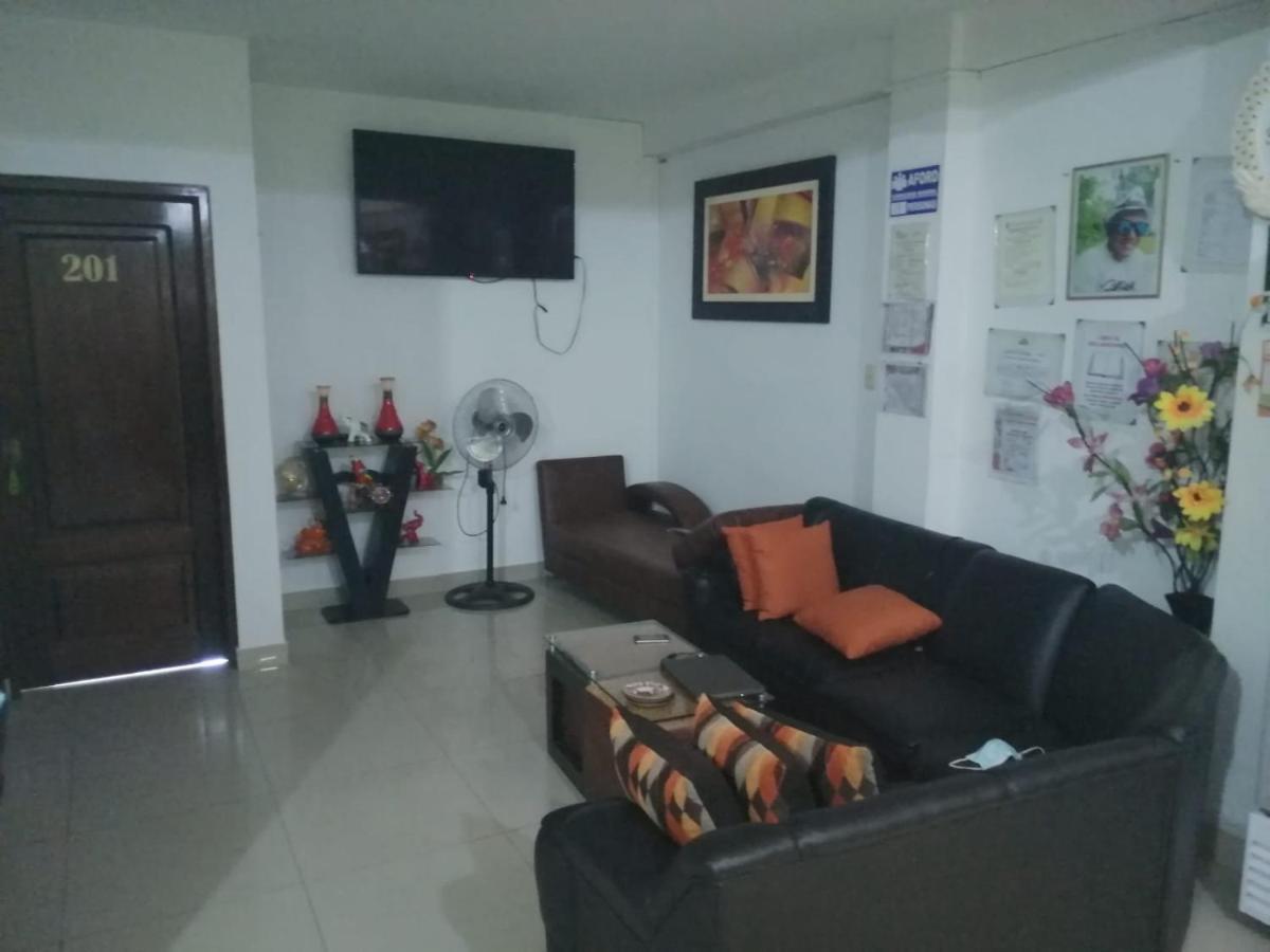 Hospedaje Renzo Tarapoto Esterno foto